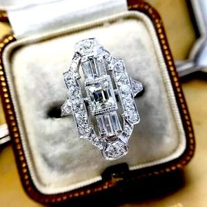 - 🎁 Gorgeous White Sapphire Vintage inspired ring in .925
